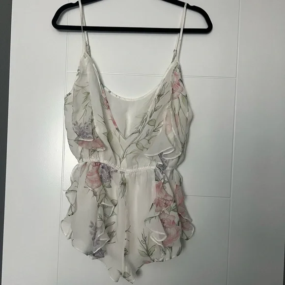 Sophia Frill Romper in Floral
homebodii - Picture 8 of 8